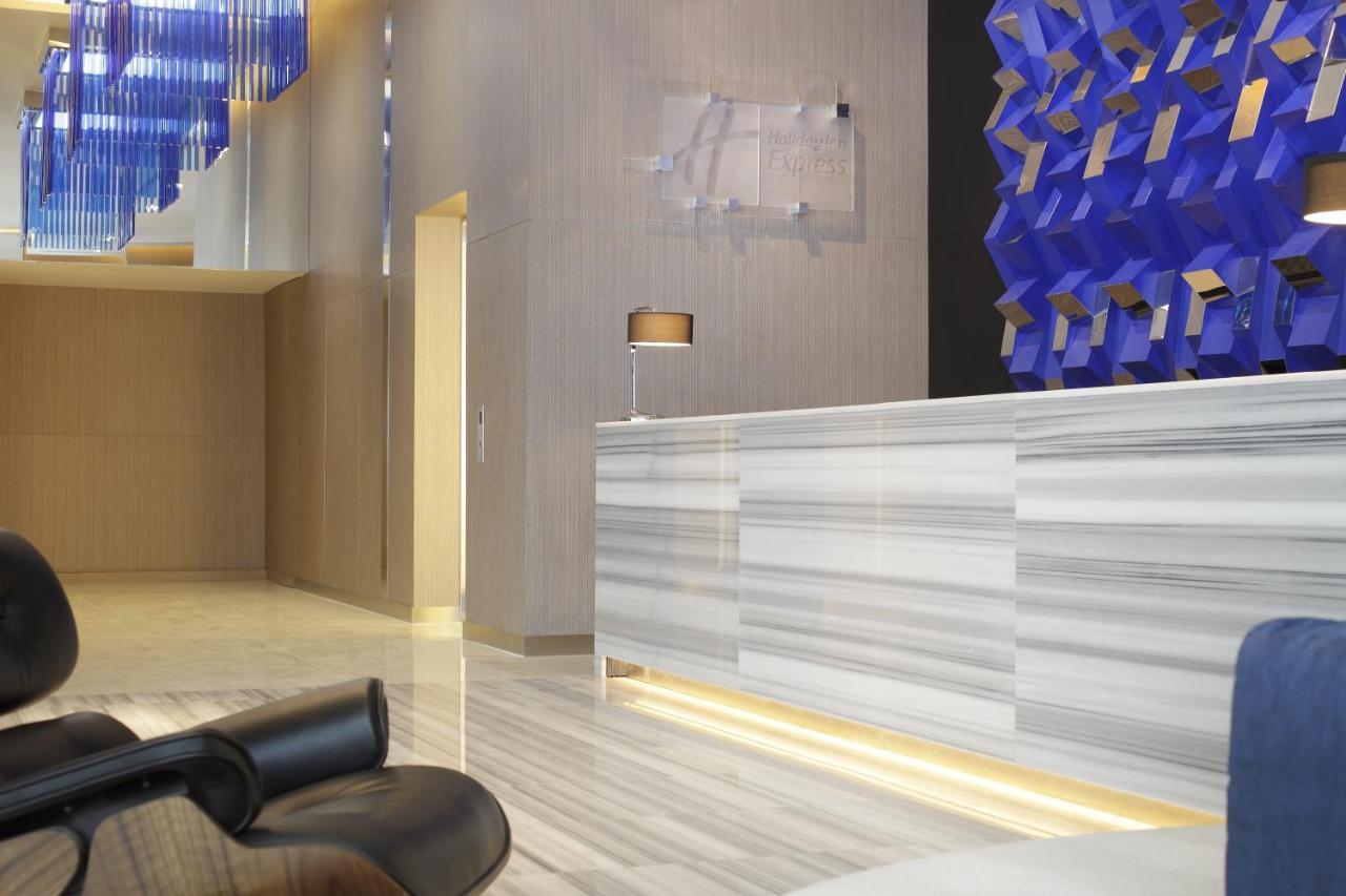 Holiday Inn Express Bengaluru Whitefield Itpl By Ihg Exterior foto