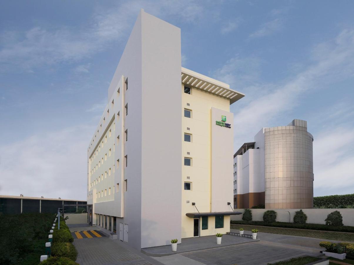 Holiday Inn Express Bengaluru Whitefield Itpl By Ihg Exterior foto