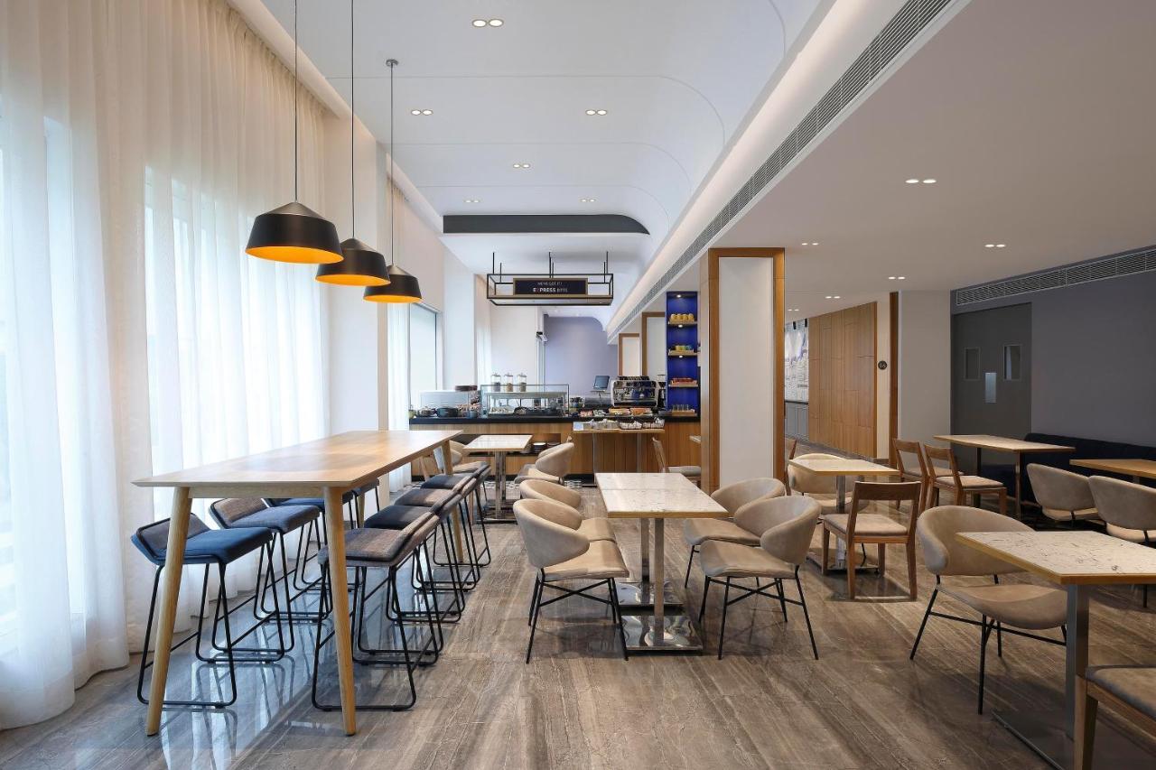 Holiday Inn Express Bengaluru Whitefield Itpl By Ihg Exterior foto